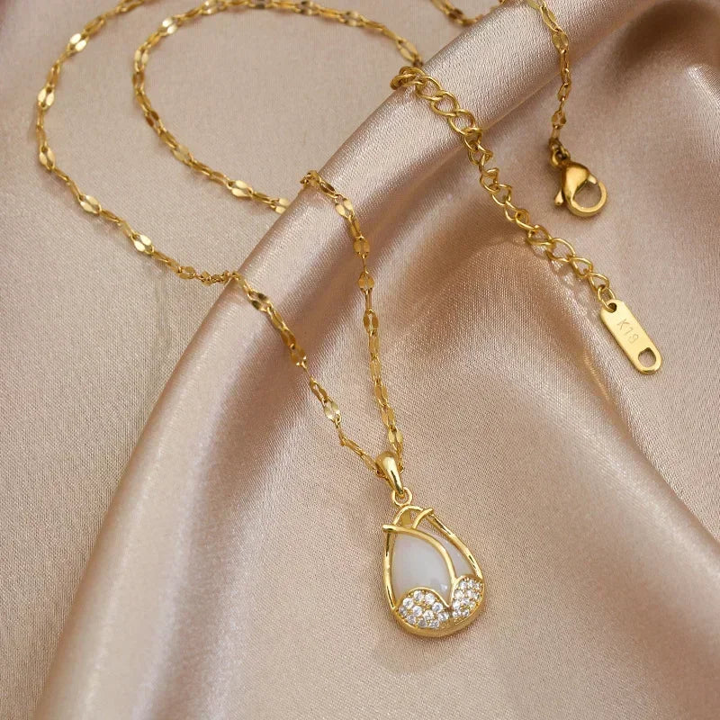 Collar Gota Nácar Dorado